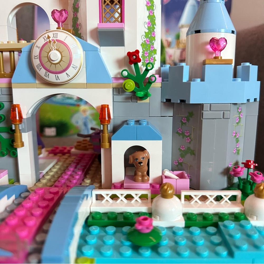 LEGO Disney Princess Cinderella Enchanted Castle Set - Blue and Pink - 41055 - Picture 9 of 14